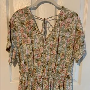 Dress. Floral print. Size Medium